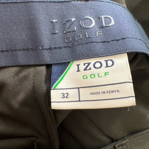 IZOD - Men's Golf Swing Flex Stretch Cargo Short - Picture 4 of 4